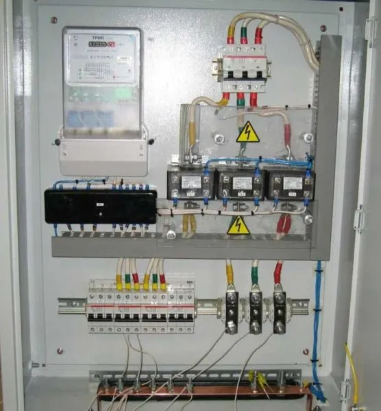Подключение электросчетчика в трехфазной сети через трансформаторы тока