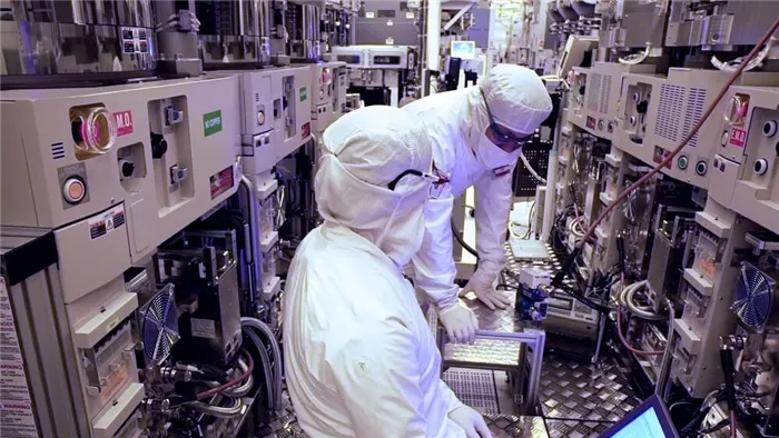Производство микропроцессоров на заводе Intel