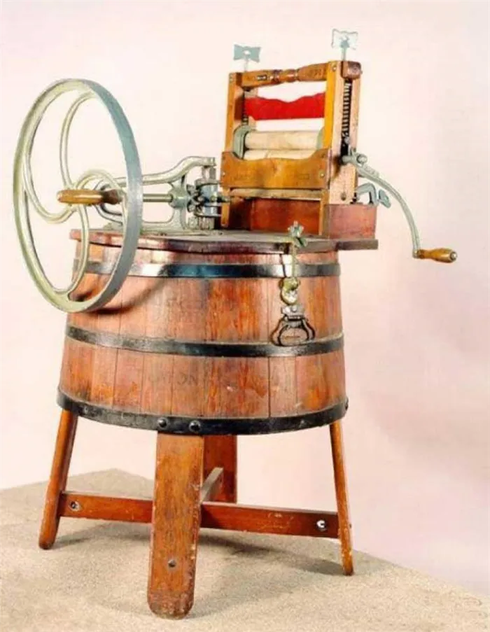 Одна из первых стиральных машин
