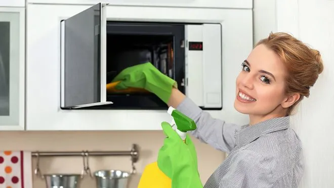 Как очистить микроволновую печь