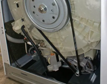 Вращение барабана стиральной машины автомат при помощи двигателя и ремня