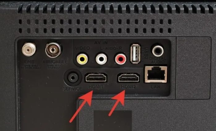 Находим HDMI-разъём на телевизоре, с соответствующей надписью рядом с разъемом