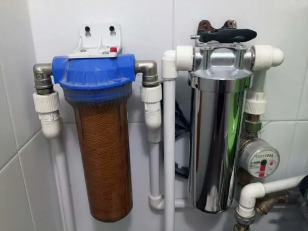 Магистральный очистительный прибор рассчитан на фильтрацию всей воды, поступающей в квартиру