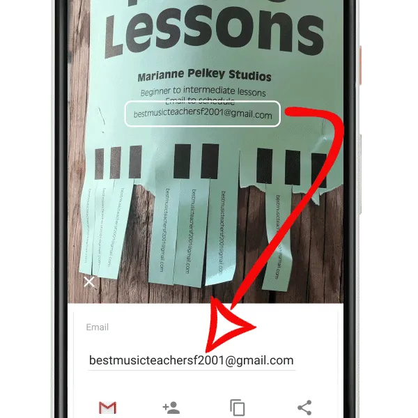 Google линзы читают информацию с фото постера