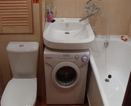 Стиральная машина в маленькой ванной
