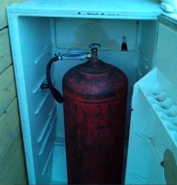 Использование старого холодильника в качестве защитного ящика для пропана