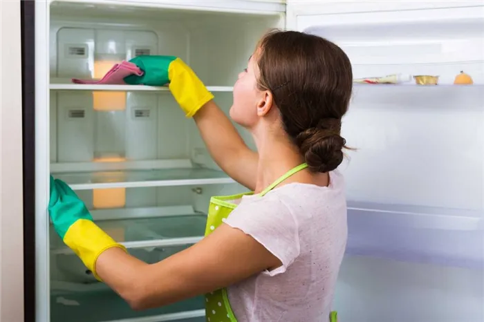Как избавиться от запаха в морозильной камере