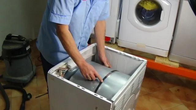 почему стучит барабан стиральной машине