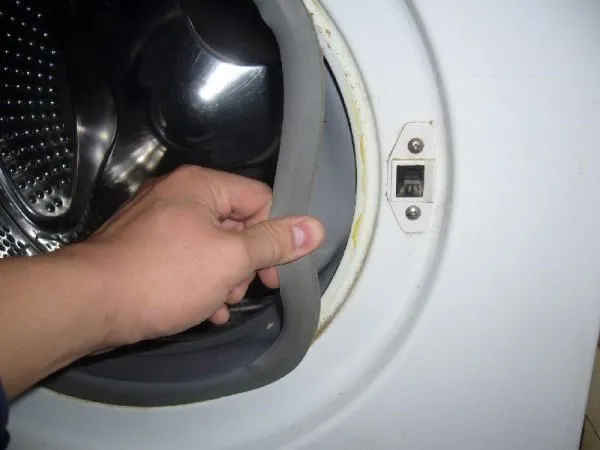 При отжиме сильно стучит барабан: причины вибрации и грохота в стиральной машине, как устранить