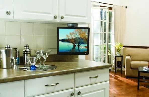 телевизор на кухне