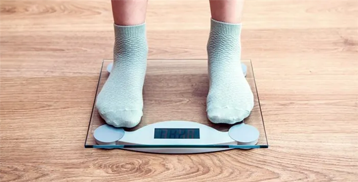 Фото умных весов на полу