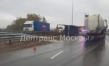 Смертельное ДТП с двумя грузовиками ограничило движение транспорта на ЦКАД в ТиНАО 