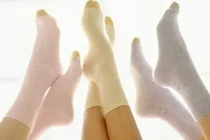 Как отстирать белые носки, в том числе от черной подошвы