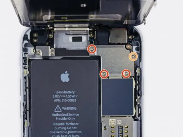 Замена аккумулятора в iPhone - шаг 8