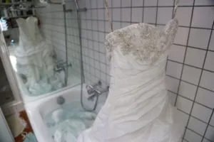 Стирка свадебного платья вручную