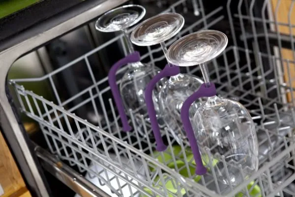 Закрепление хрустальных бокалов на ножке в посудомоечной машине 