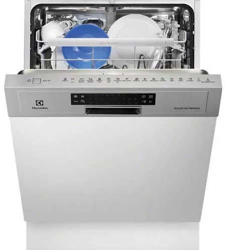 Посудомоечная машина марки Электролюкс с электронным дисплеем на фронтально стороне