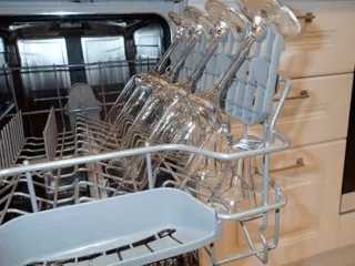 Как мыть бокалы в посудомоечной машине?