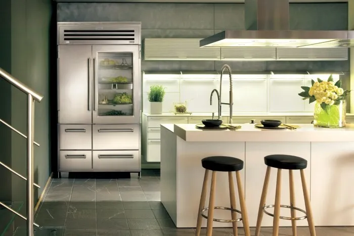 Холодильник Side by Side на кухне